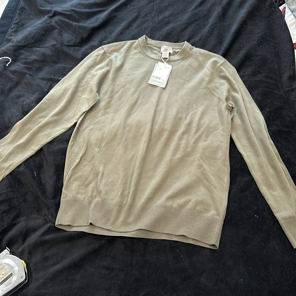 H&M slim fit sweeter top